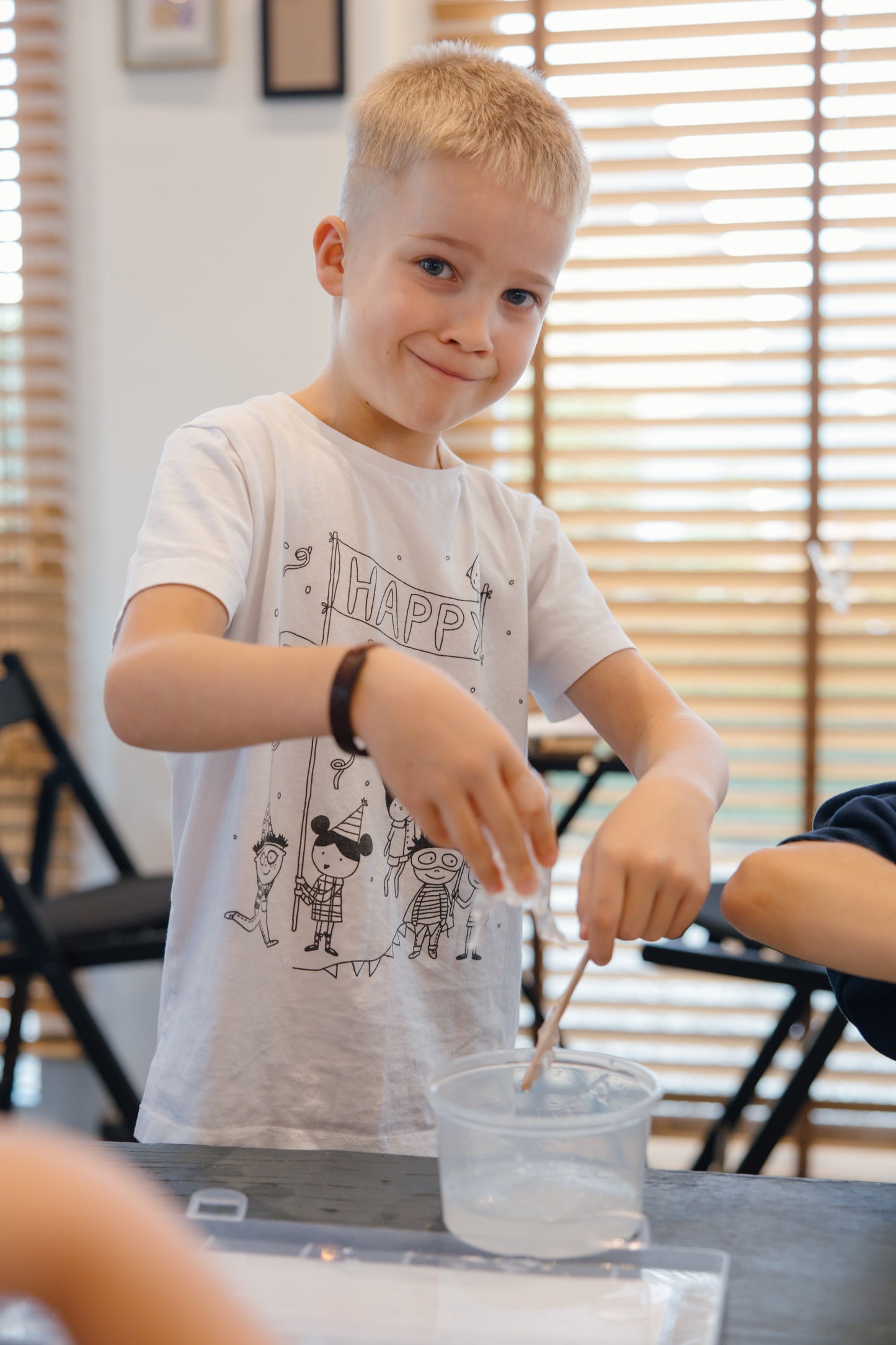 Workshop: magisch Halloween-slijm maken