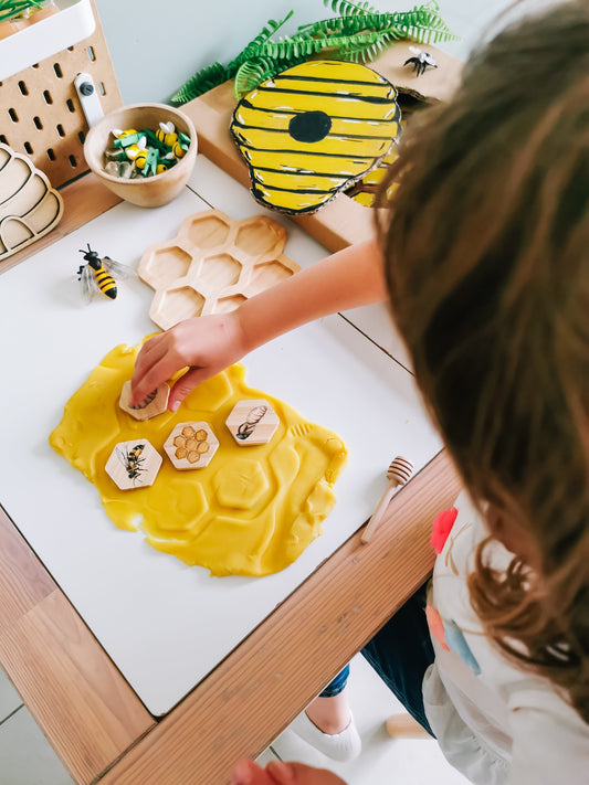 Lente in de speelhoek: sensorisch spel met natuurlijke materialen