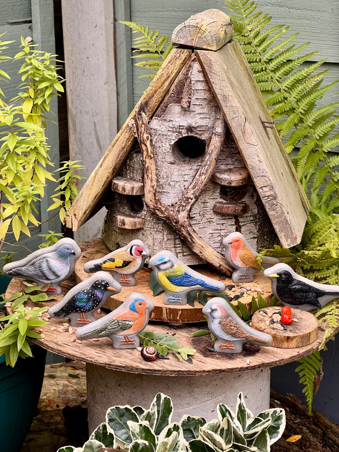 Yellow Door set van 8 stenen vogels
