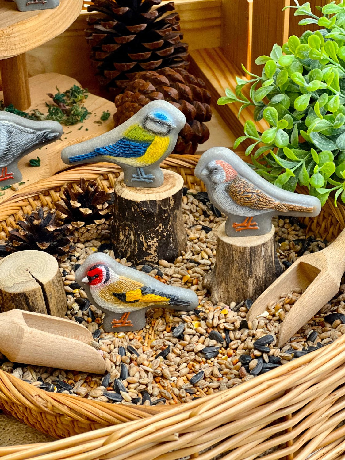 Yellow Door set van 8 stenen vogels