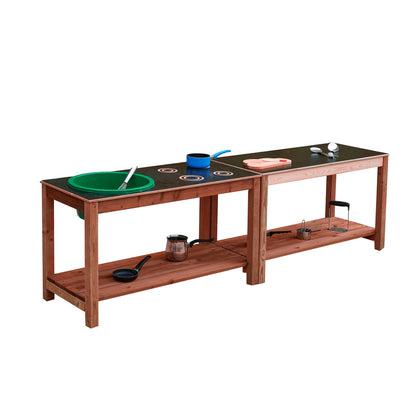Robuuste modderkeuken en tafel