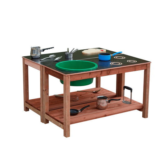 Robuuste modderkeuken en tafel