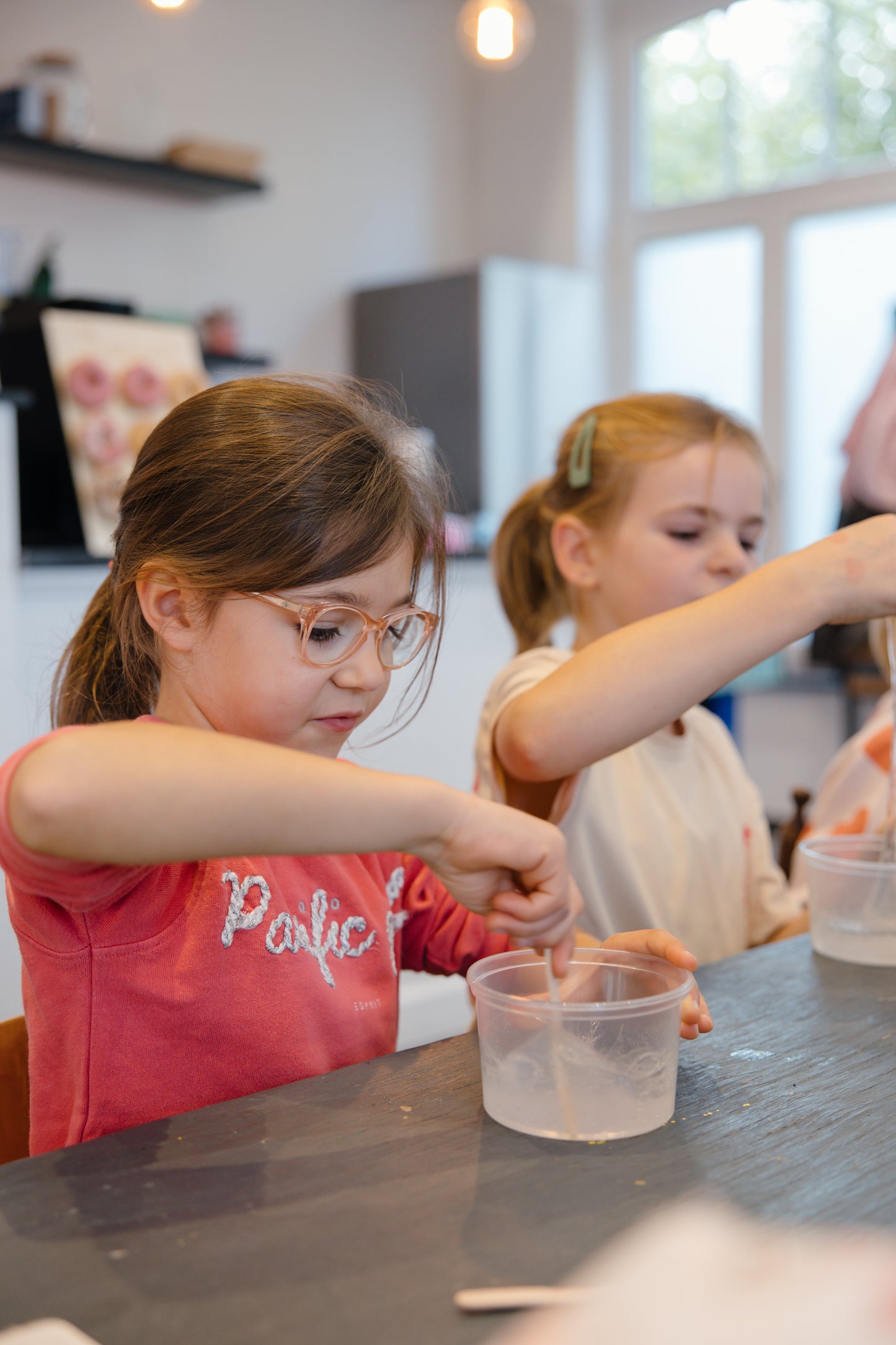 Workshop: magisch Halloween-slijm maken