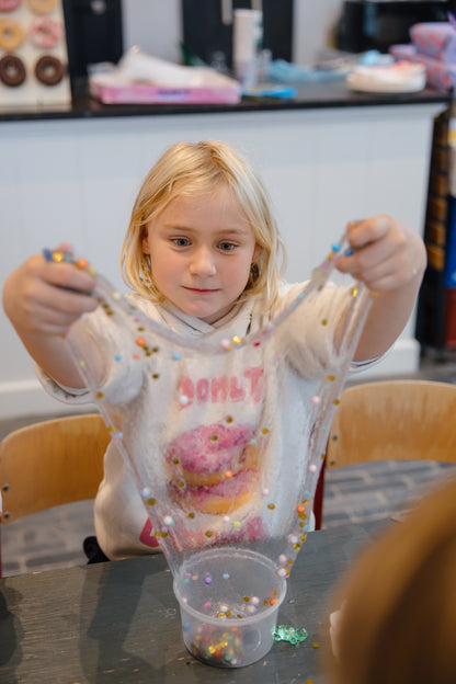 Workshop: magisch Halloween-slijm maken