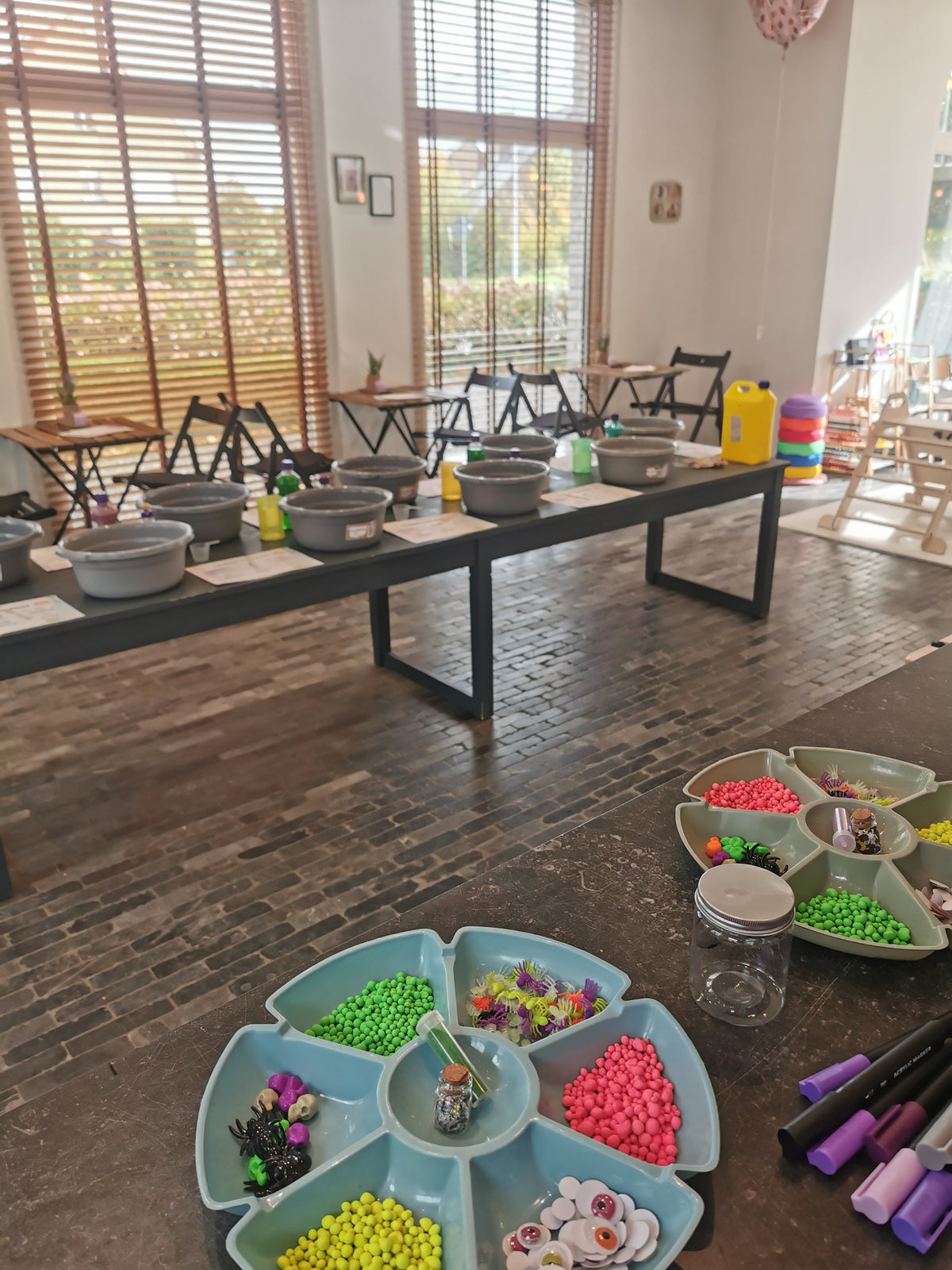 Workshop: magisch Halloween-slijm maken