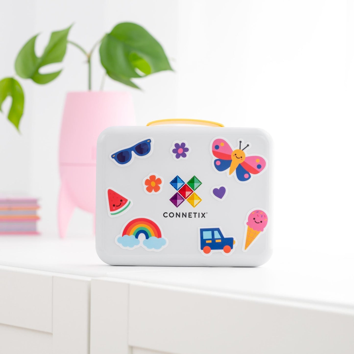 De bijhorende stickers zorgen voor een fantastische toevoeging aan deze Connetix Mini Travel Pack