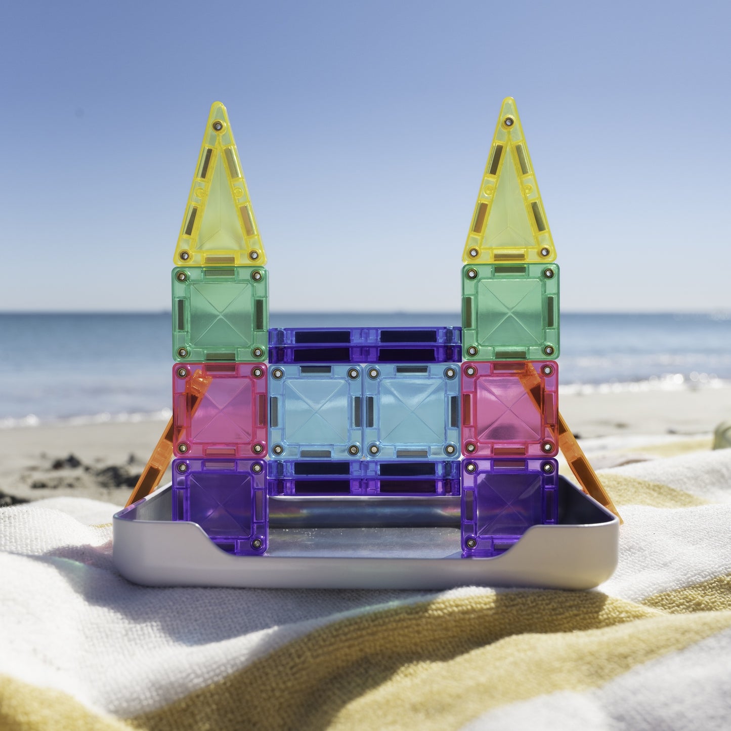 Neem creativiteit overal mee naartoe met de Connetix Travel Mini Pack.